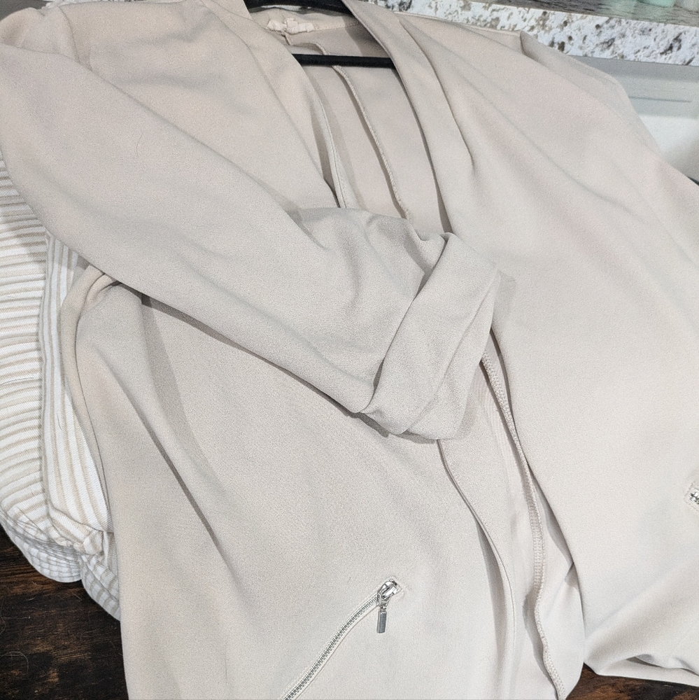 Cream Blazer used like new XXL